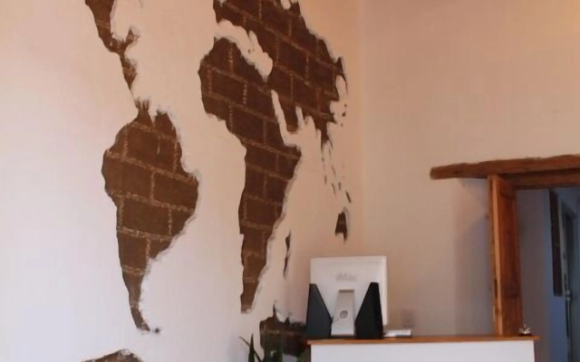 Real 114 Hostal - Hostel