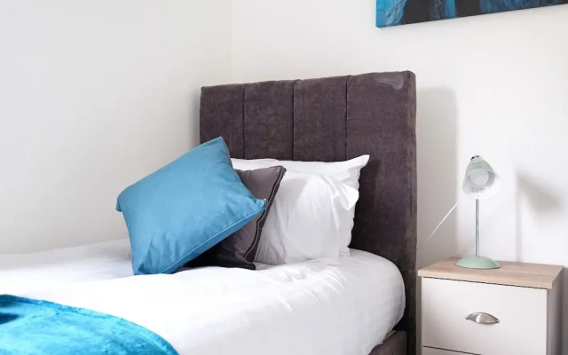 Town Center 2 bed Serviced Apartment 8