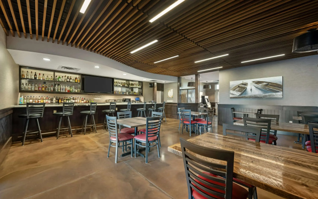 Best Western Plus Lakeview Hotel