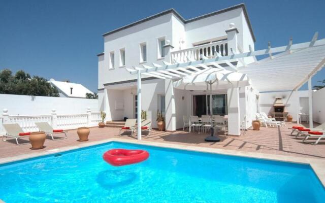 Casa Angelica - High quality 4 bedroom villa - With WIFI and Great pool area