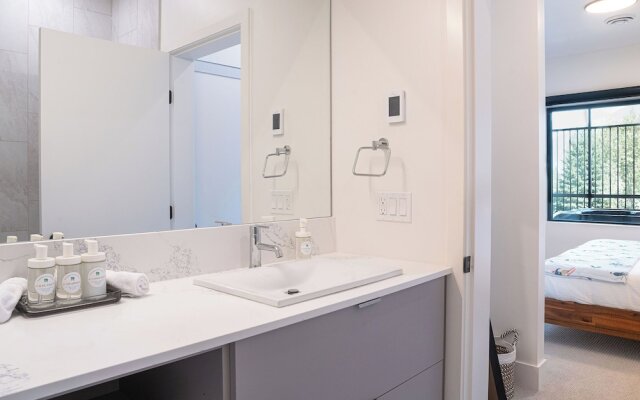 Slopes and Green by Revelstoke Vacations