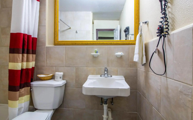 Rodeway Inn & Suites Houston near Medical Center