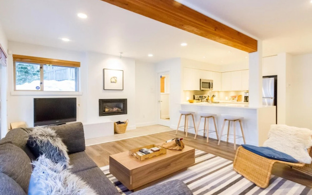 Ski in Out, Great Location, Free Shuttle Bus