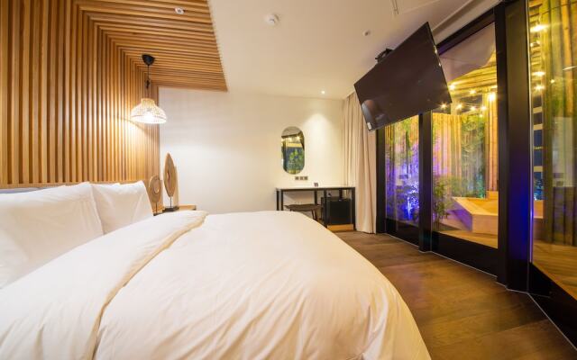 The Bay Club Hotel