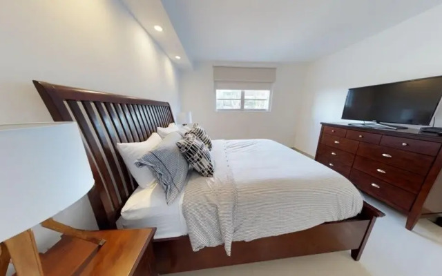 Premium 2 Bedroom + Den Apartment Or201