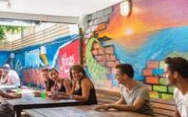 Summer House Backpackers