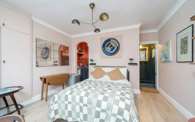 Charming Studio moments from Portobello
