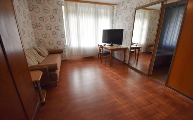 Guest House on 16-ya Parkovaya 17s1
