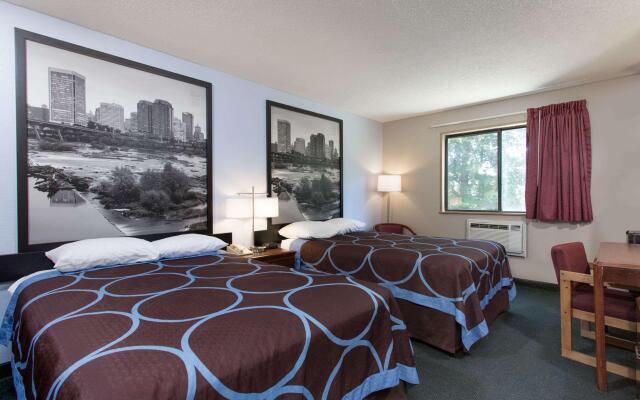 Super 8 by Wyndham Farmville