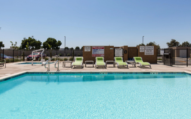 Holiday Inn Express Visalia Sequoia Gateway Area by IHG
