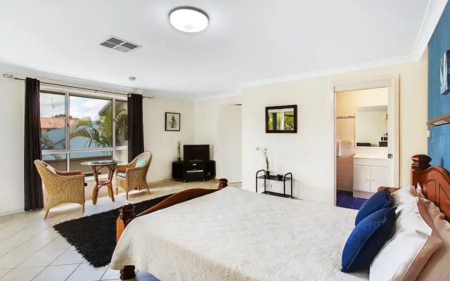Salamander Beach Accommodation Adults Only