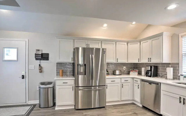 Pet-friendly Home - 1/2 Mi to Downtown Willoughby!