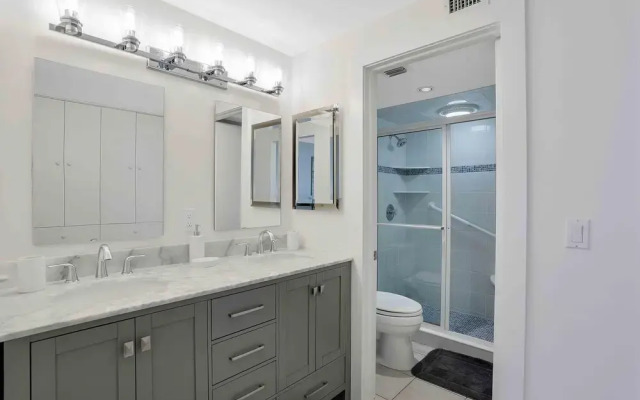 South Seas Tower 4-1209