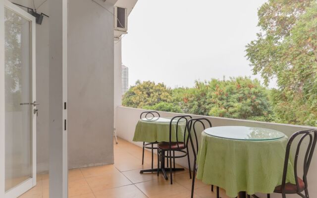 OYO 1317 Pinnus Residence Syariah