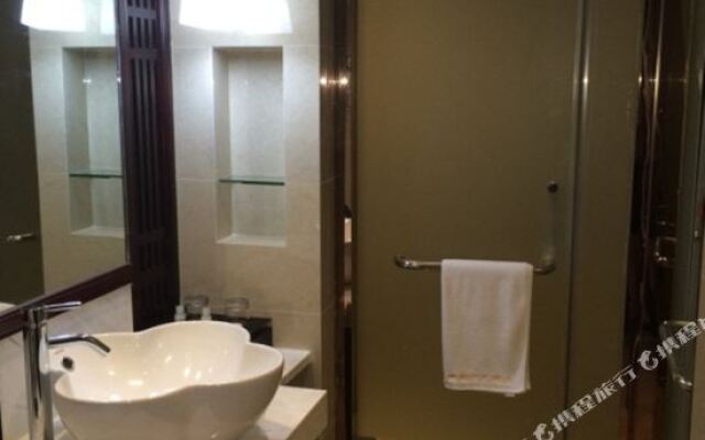 Jingqiao Holiday Hotel