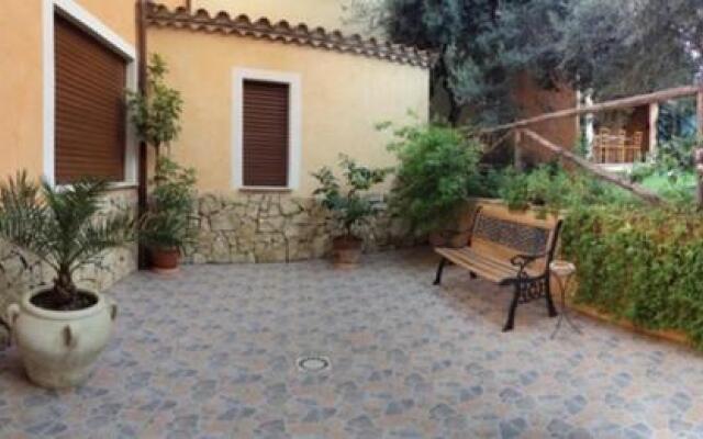 Dimora Degli Ulivi Bed and Breakfast