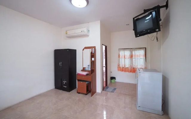 Arunroj Apartment