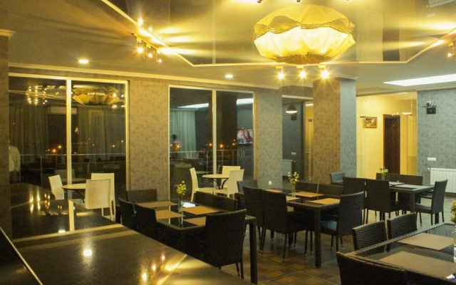 Green Hotel