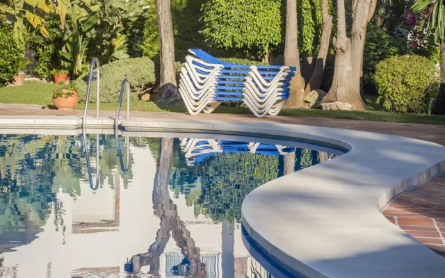 HB - Comfortable Beachfront Holiday Apartment