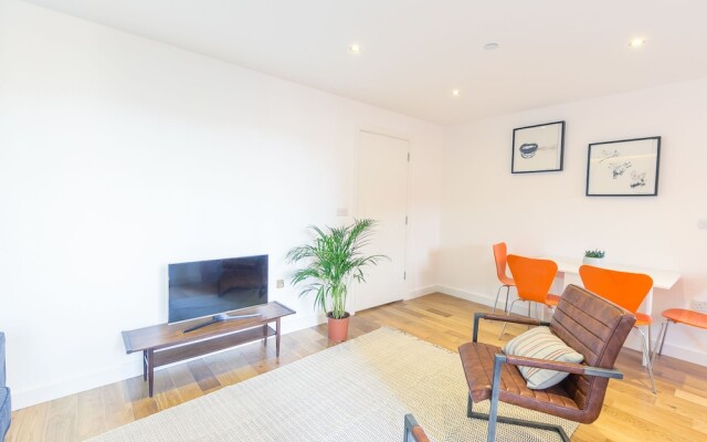 New Stylish 2 Bedroom Flat With Balcony Shoreditch