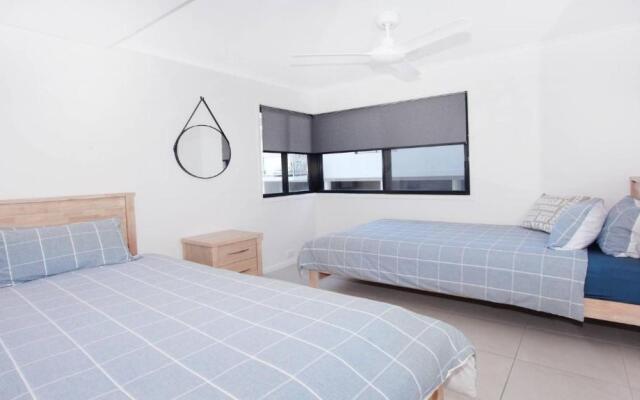 Unit 1 'Phoenix Apartments', Coolum Beach