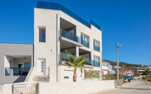 Beachfront Villa Seashell with Pool