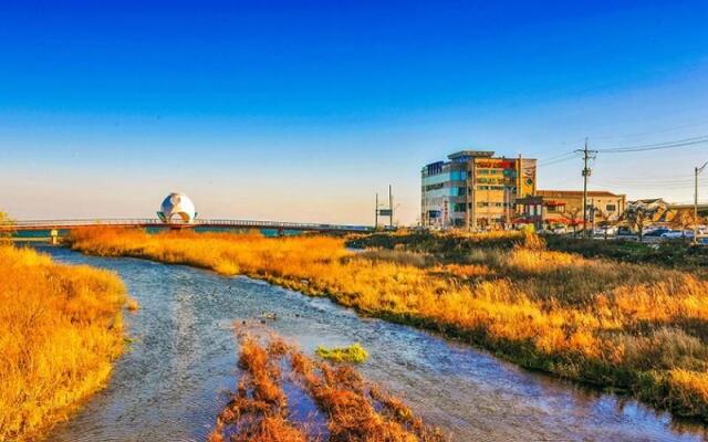 Gyeongju Sea Road Pension [outdoor spa & pool]
