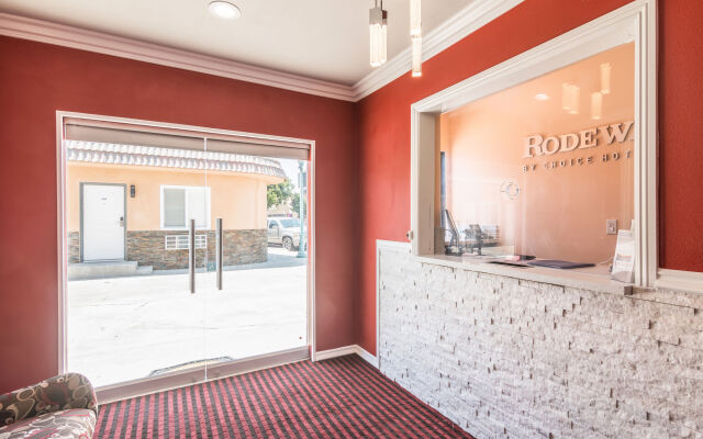 Rodeway Inn & Suites