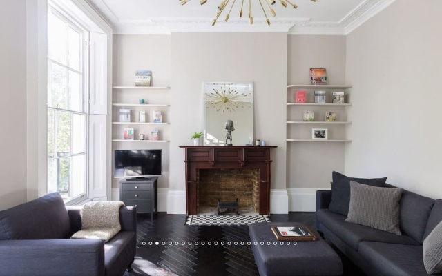 Punk Hip Plush 1-bed in Camden Town