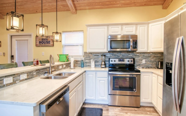 Moore Fun House by Silver Sands Vacation Rentals