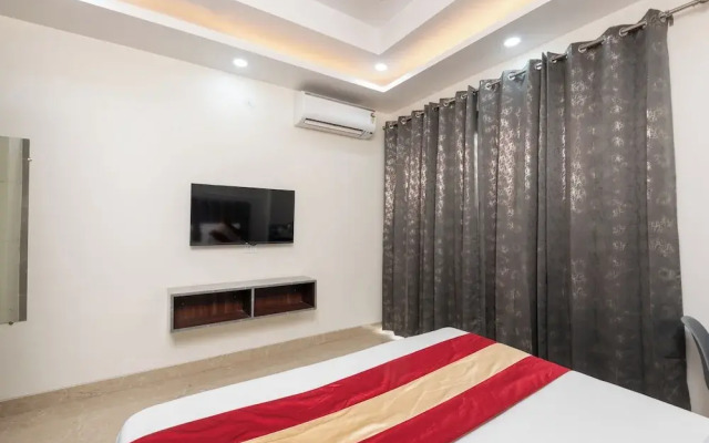 Saavi Hotel Sector- 45