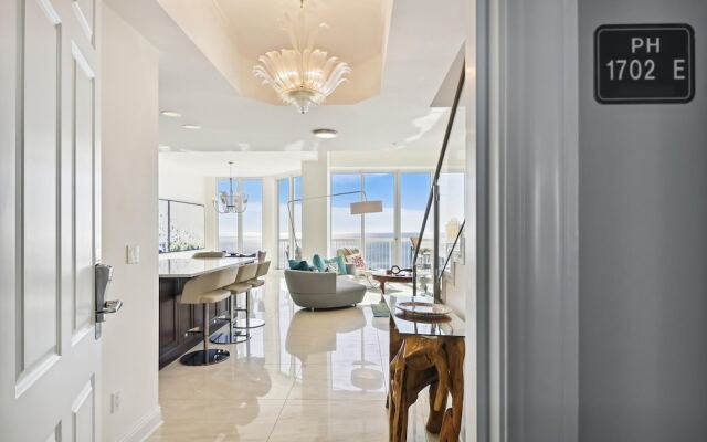 Silver Beach 1702e 3 Bedroom Condo by RedAwning