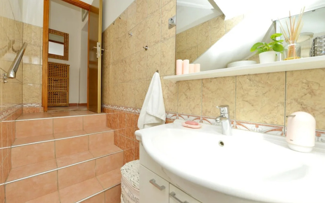 Kima Apartman With Garden for 6