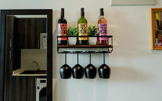 Enjoy Luxury Studio w/Pool @Embassy Gardens