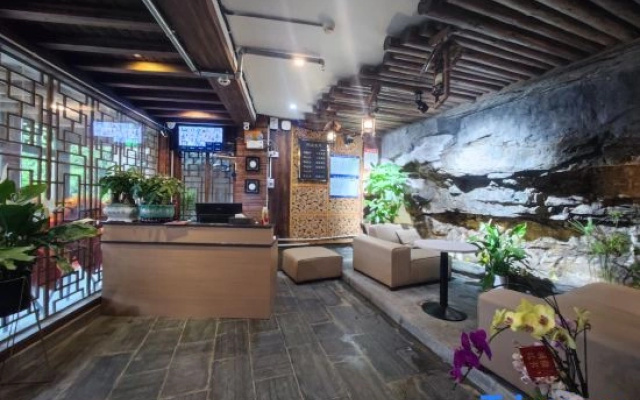 Xijiang Story Vacation Apartment (Xijiang Qianhu Miao Village No. 4 Wind and Rain Bridge)