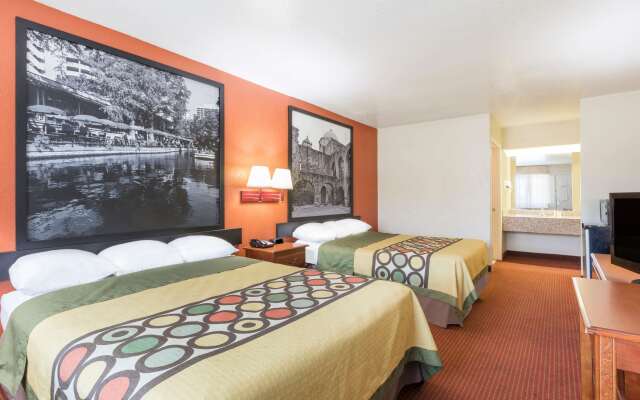 Super 8 by Wyndham San Antonio at I-10