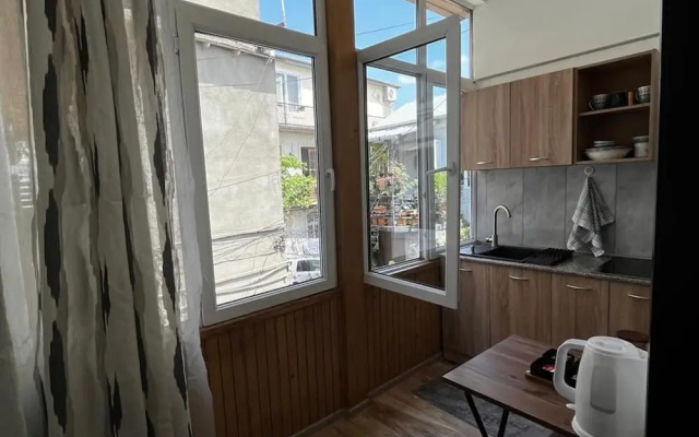 Beautiful Apartment Near Opera in T'bilisi Center