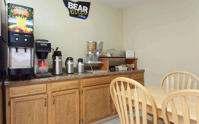 Travelodge by Wyndham Seymour