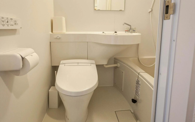 Living Inn Asahibashiekimae Premier