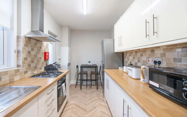 Comfy 3bed House-parking-garden