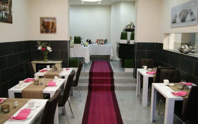 Plenus Hotel