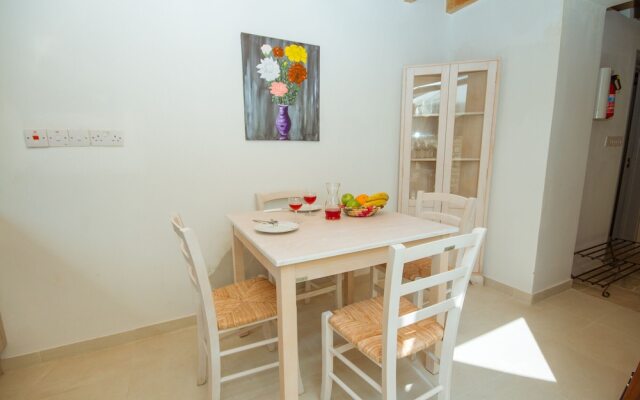 Thyone Studio Cottage