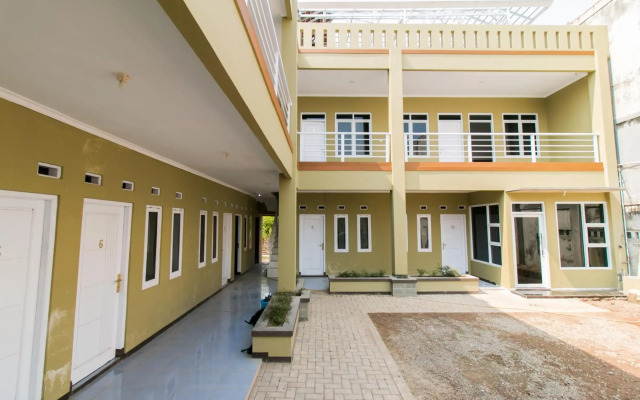 OYO 1078 Fakhira Residence