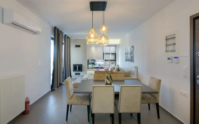 Flat with stunning views & prv parking