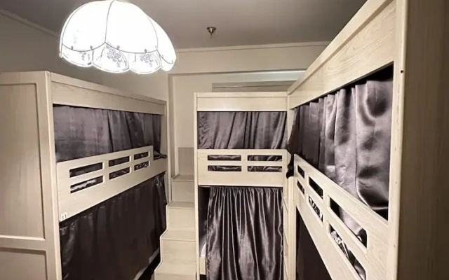 Bollywood Beach Hostel