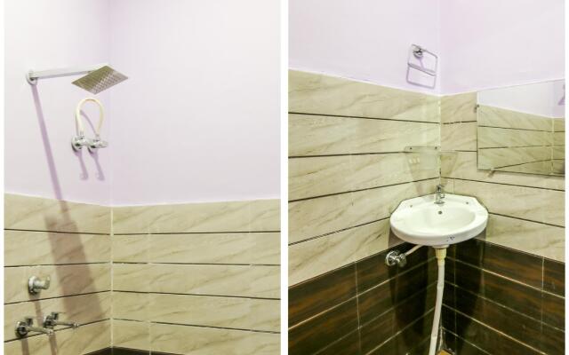 OYO 75672 Holidays Hotel