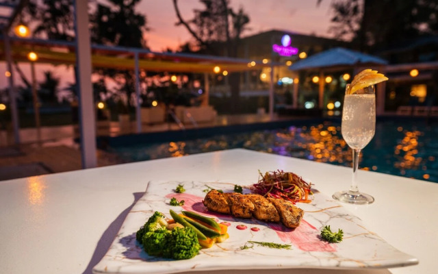 Foxoso La Beach Resort & Spa