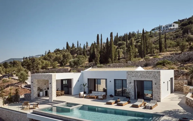 Design 3-bed Villa With Infinity Pool in Zakynthos