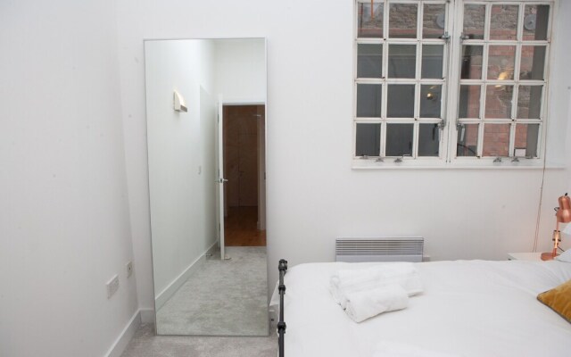 River-side 1 Bedroom Apartment in Bristol