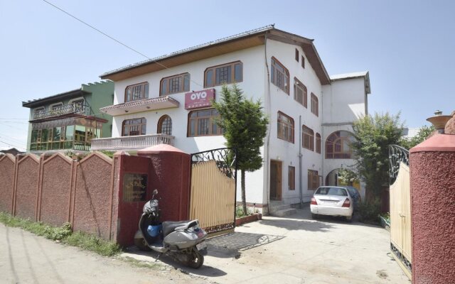 OYO 4692 KS Palace Srinagar